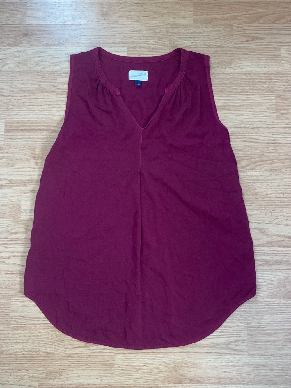 Universal Thread Burgundy Sleeveless V Neck Loose Fit Tank / Top Size Large